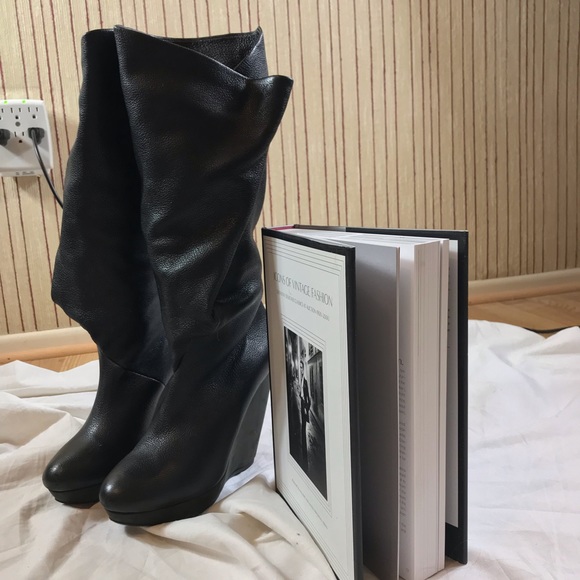 ❌SOLD❌ Balenciaga Wedge Runway Boots - Picture 2 of 8